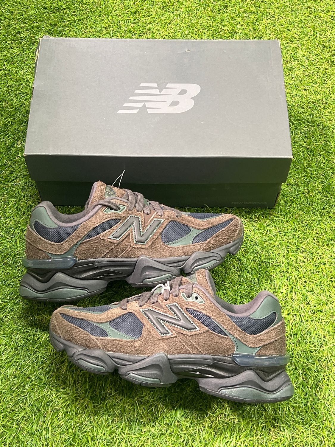 BRAND NEW NEW BALANCE 9060 &quot;BEEF AND BROCCOLI&quot; SIZE 7.5
