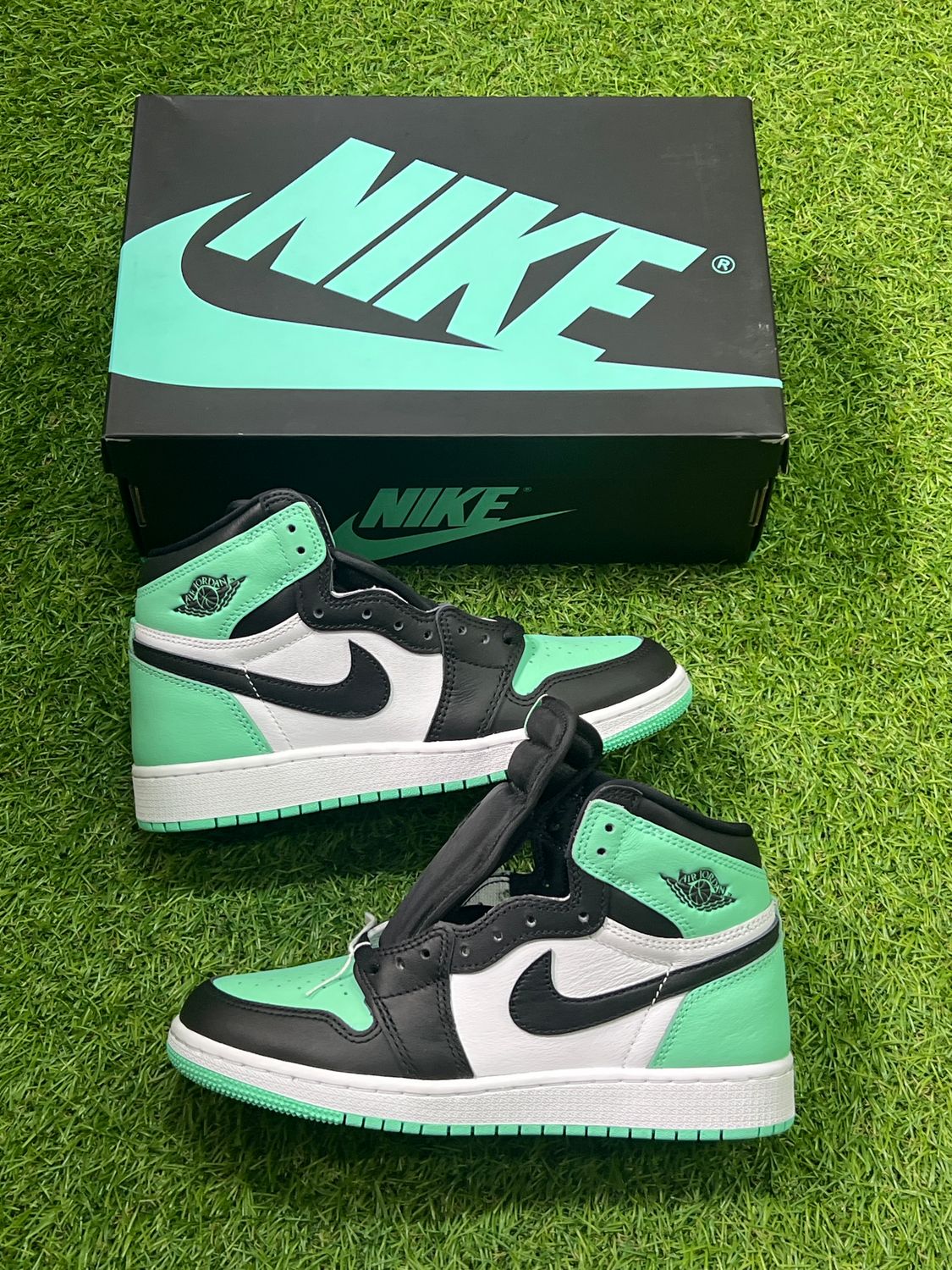BRAND NEW GS AIR JORDAN 1 &quot;GREEN GLOW&quot; SIZE 5Y