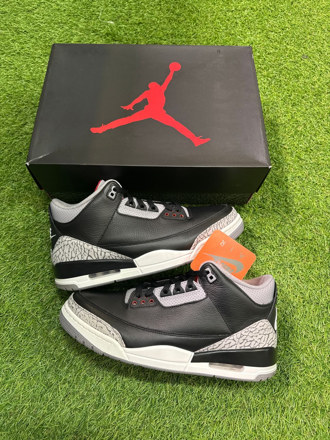 PREOWNED AIR JORDAN 3 &quot;BLACK CEMENT&quot; SIZE 11