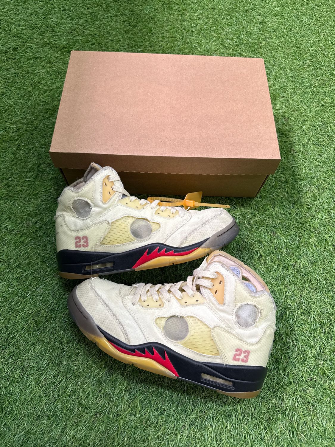 PREOWNED AIR JORDAN 5 OFFWHITE &quot;SAIL&quot; SIZE 9.5