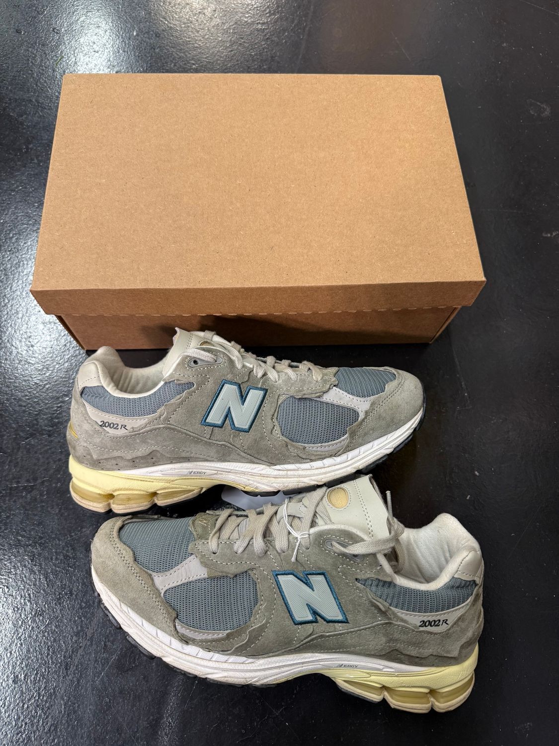 PREOWNED NEW BALANCE 2002R &quot;FOREST GREEN&quot; SIZE 10