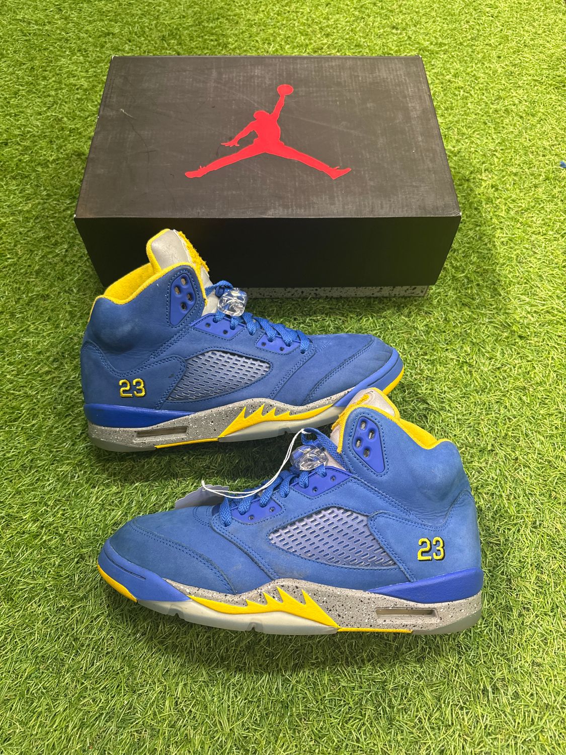 PREOWNED AIR JORDAN 5 &quot;LANEY&quot; SIZE 9.5