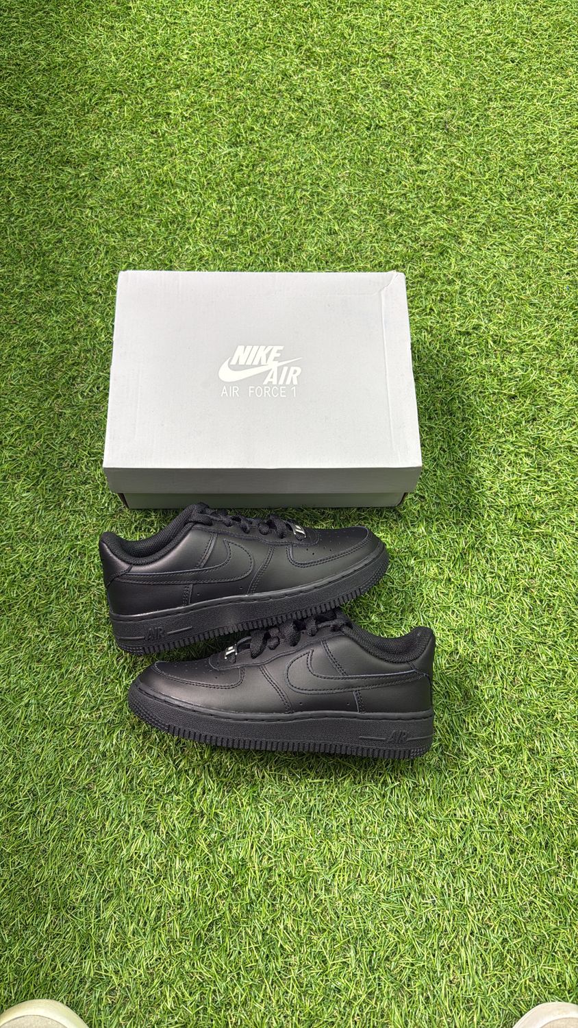 BRAND NEW PS AIR FORCE 1 &quot;TRIPLE BLACK&quot; SIZE 2Y