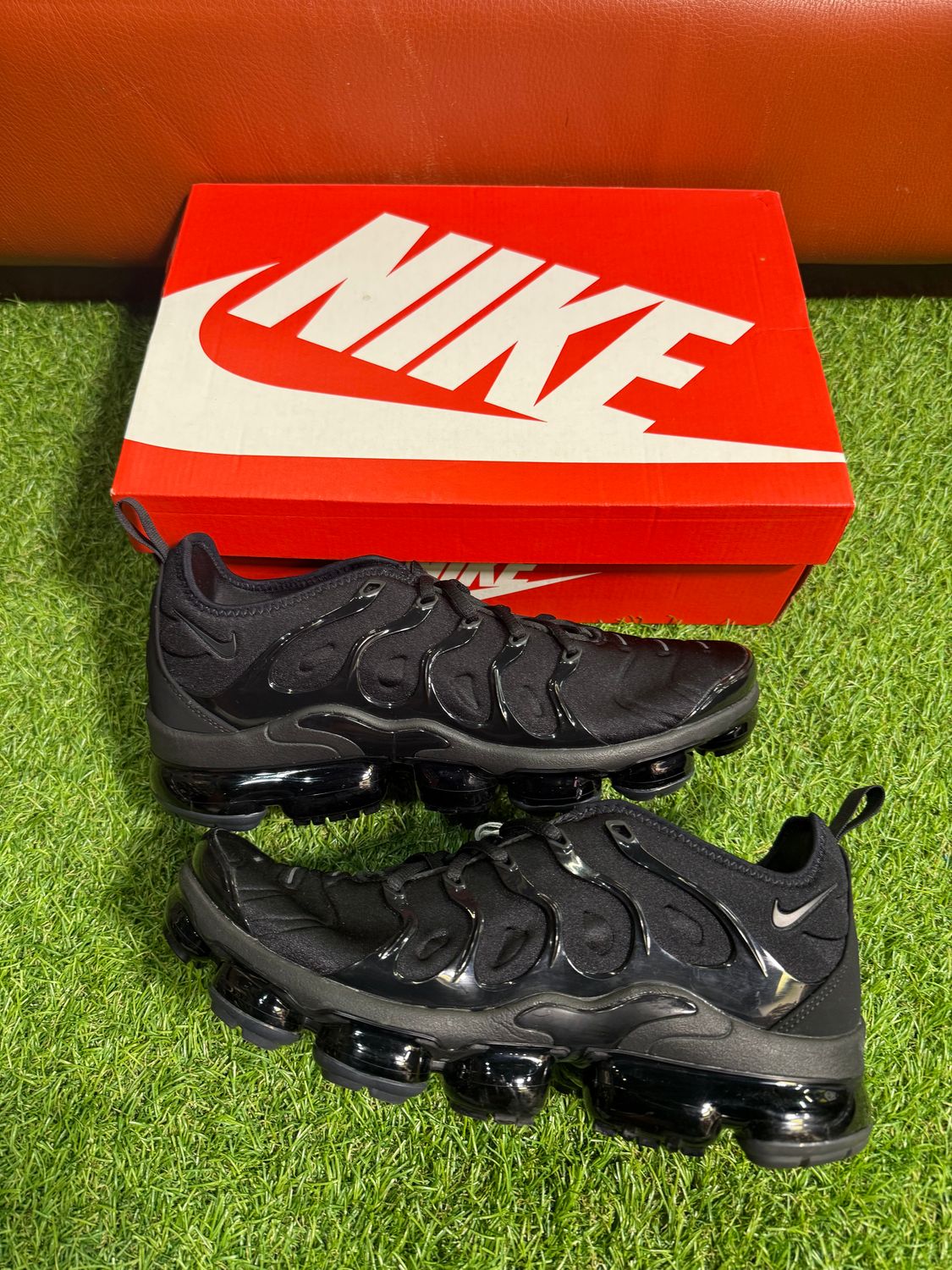 PREOWNED NIKE VAPORMAX &quot;TRIPLE BLACK&quot; SIZE 10