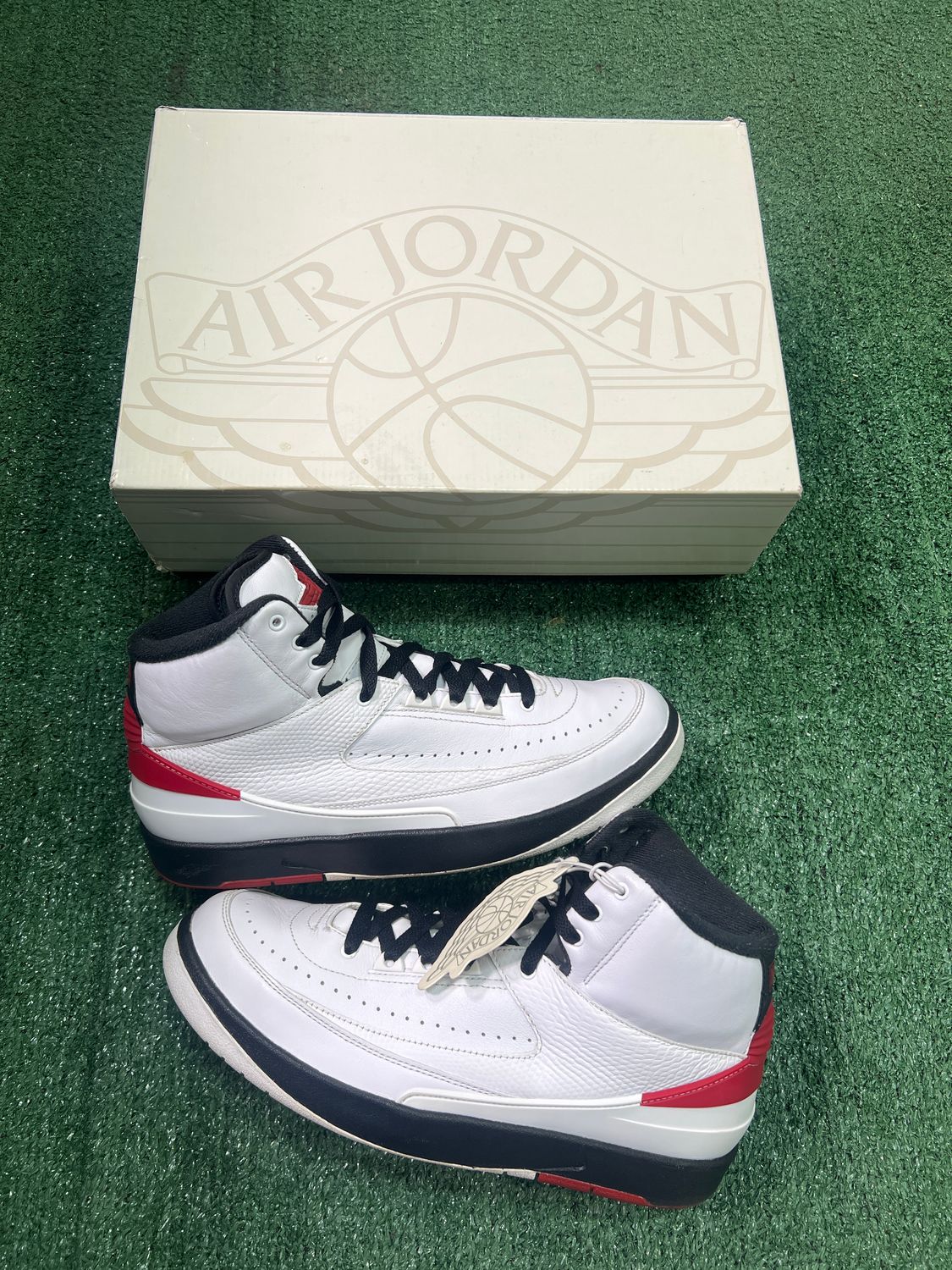 PREOWNED AIR JORDAN 2 &quot;CHICAGO&quot; SIZE 9.5