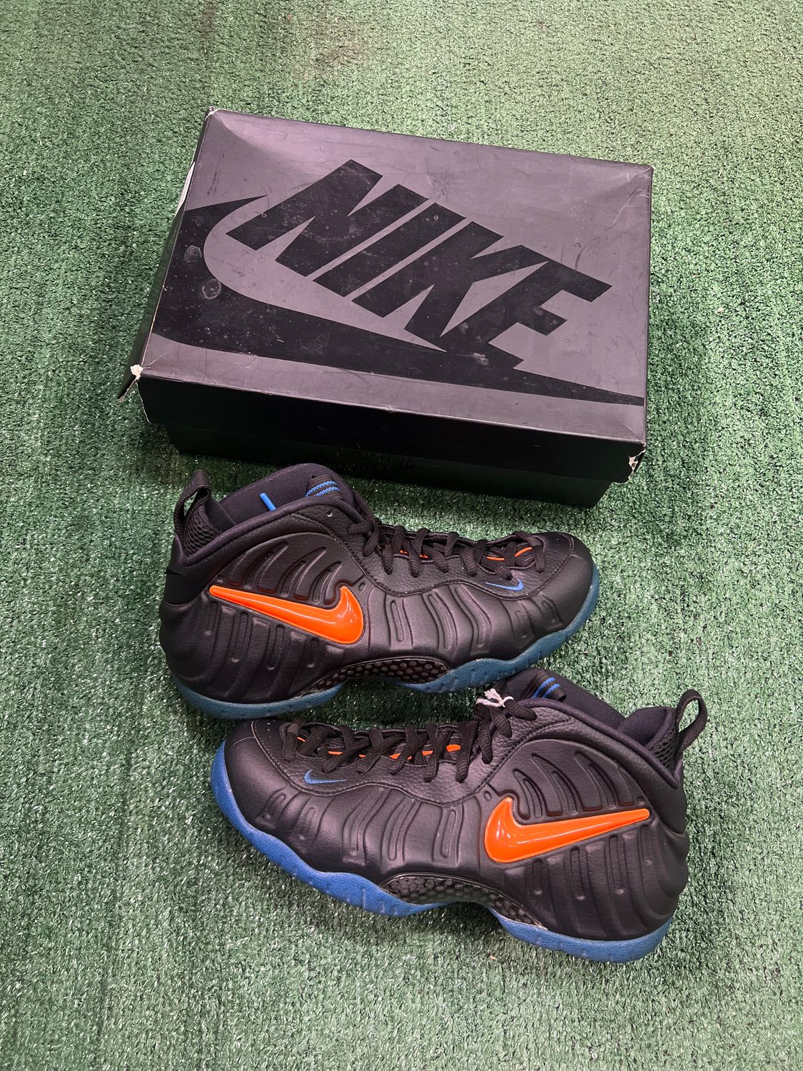 PREOWNED NIKE FOAMPOSITE PRO &quot;KNICKS&quot; SIZE 9