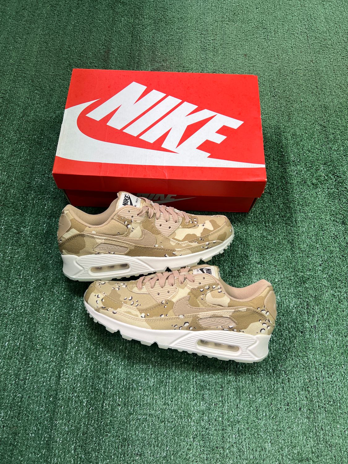 BRAND NEW NIKE AIR MAX 90 &quot;DESERT CAMO&quot; SIZE 11W/9.5