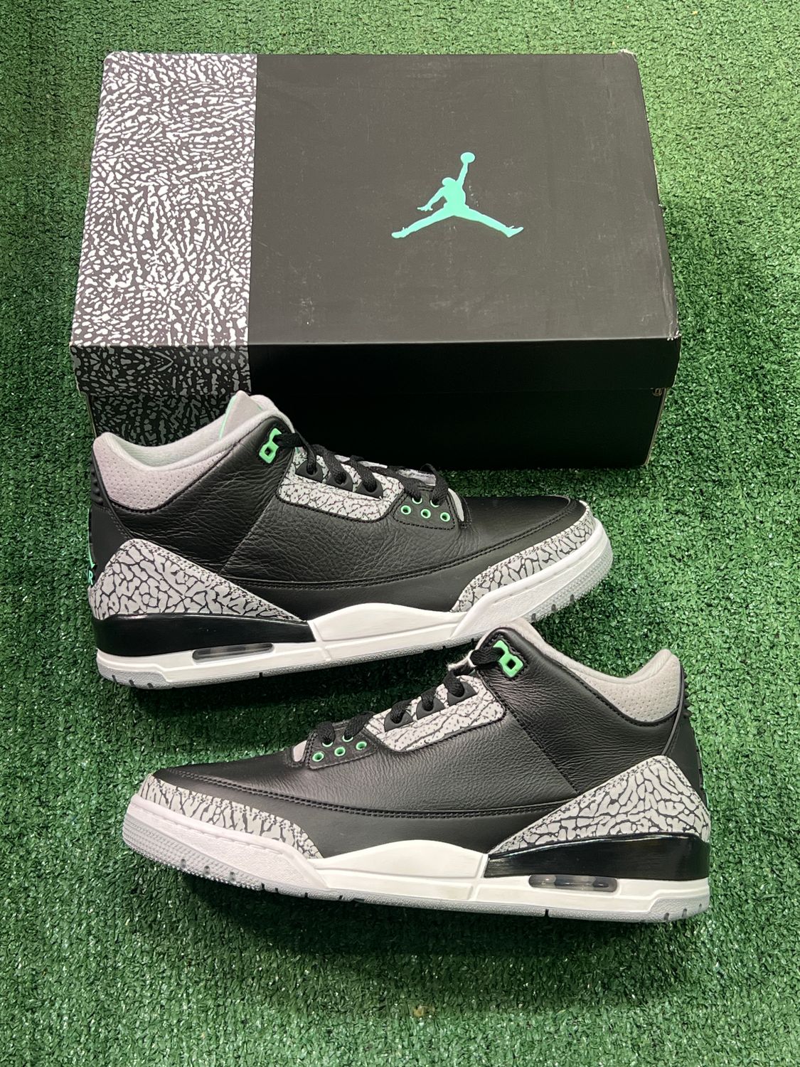 BRAND AIR JORDAN 3 &quot;GREEN GLOW&quot; SIZE 11