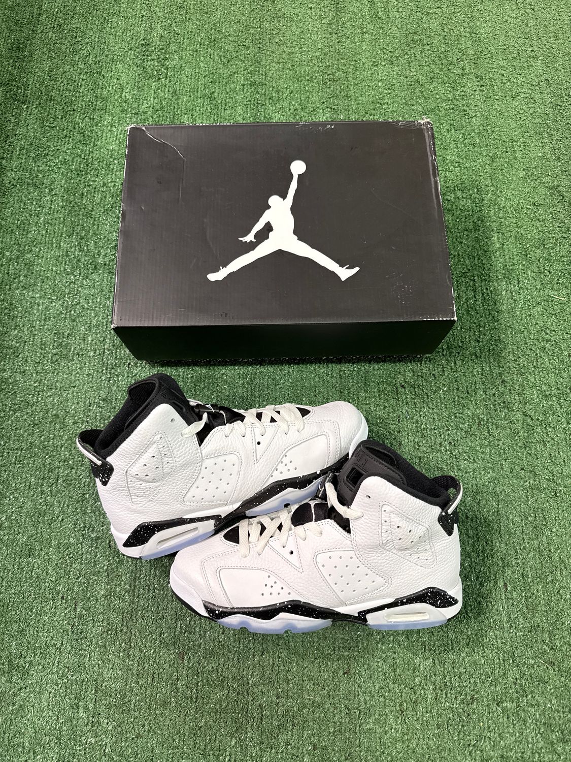 BRAND NEW AIR JORDAN 6 &quot;OREO&quot; SIZE 6Y