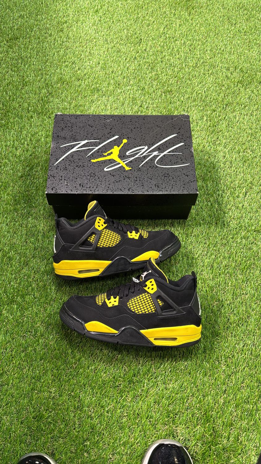 PREOWNED GS AIR JORDAN 4 &quot;THUNDER&quot; SIZE 7Y