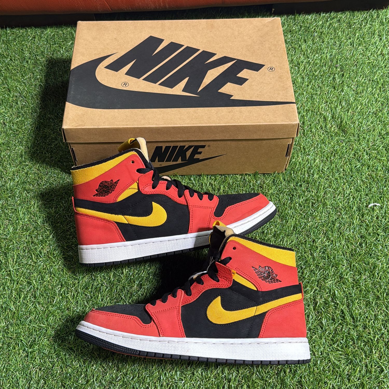 PREOWNED AIR JORDAN 1 ZOOM AIR &quot;BLACK CHILE RED&quot; SIZE 10.5