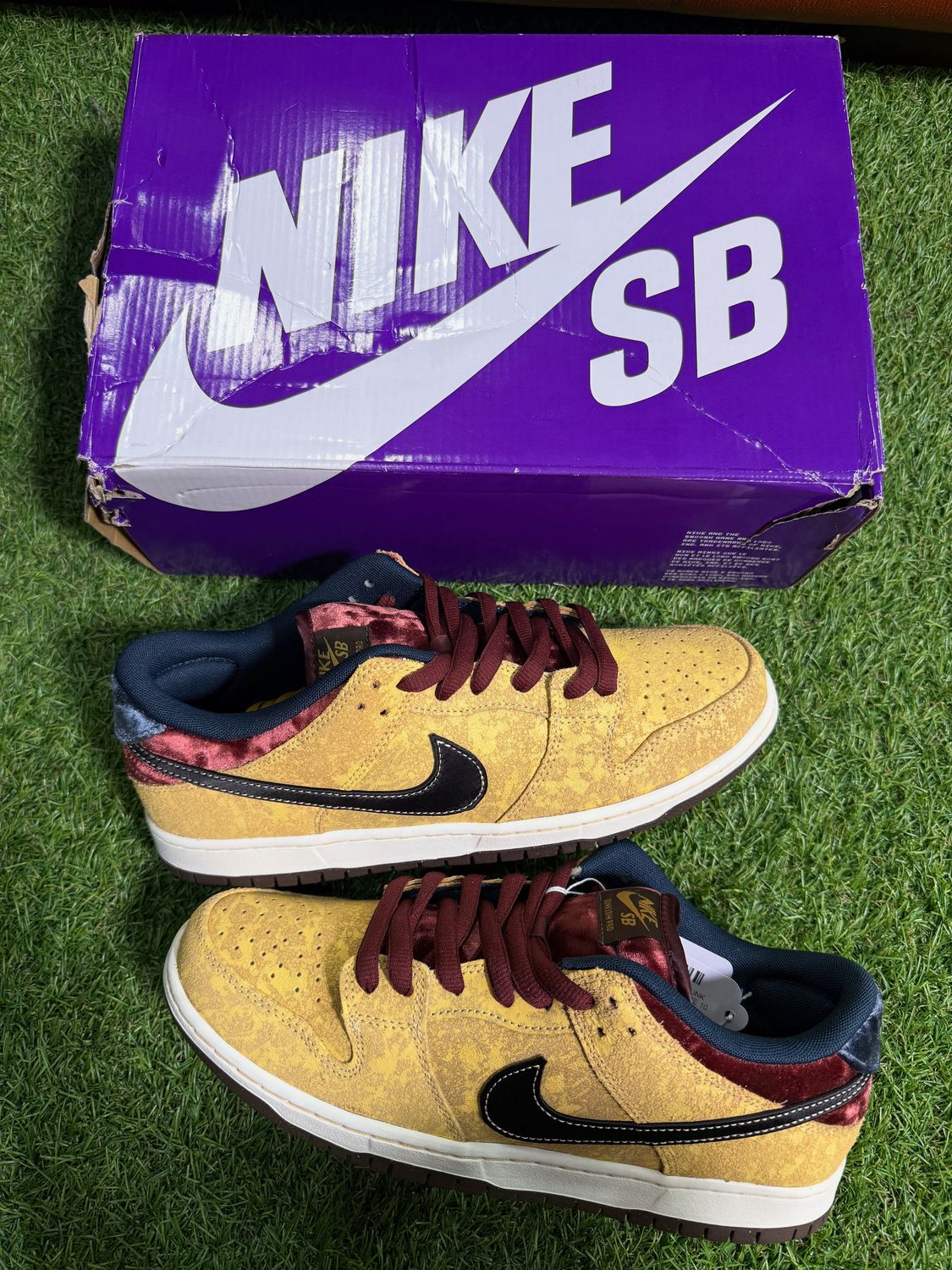 BRAND NEW NIKE SB DUNK LOW &quot;CITY OF CINEMA&quot; SIZE 10