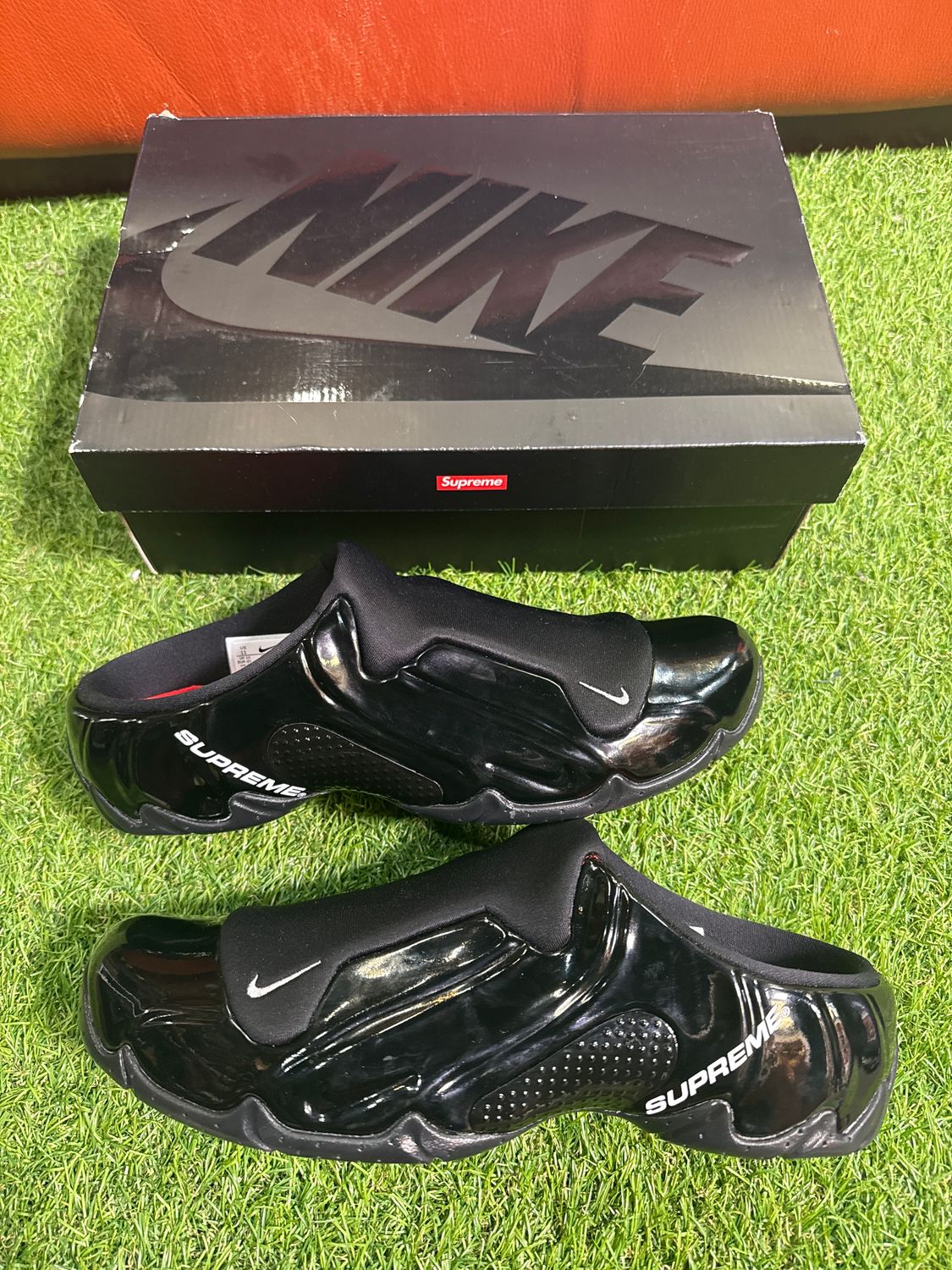 BRAND NEW NIKE CLOGSITE SUPREME BLACK