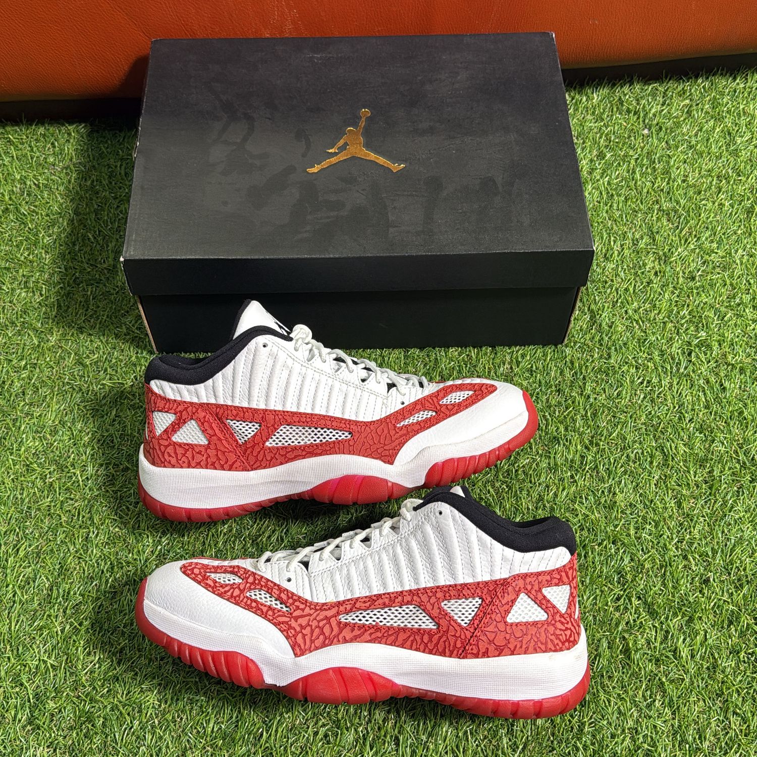 BRAND NEW AIR JORDAN 11 LOW IE &quot;WHITE GYM RED&quot; SIZE 10
