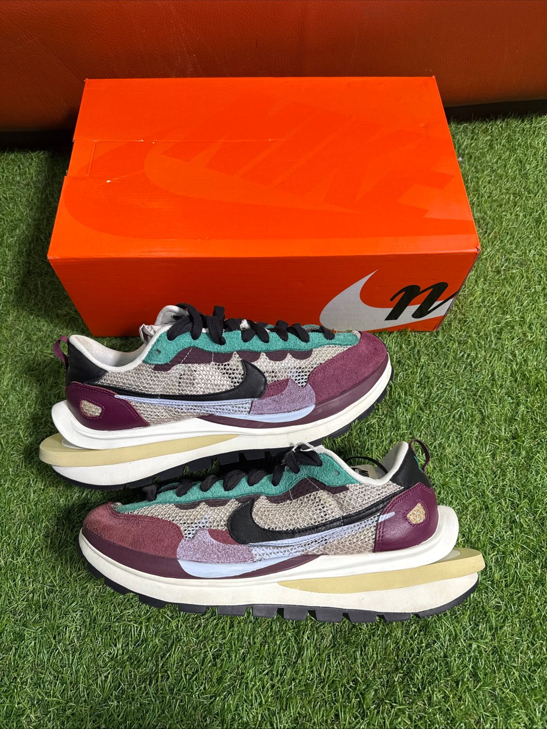 PREOWNED NIKE SACAI VAPORWAFFLE VILLIAN RED NEPTUNE GREEN&quot; SIZE 10.5