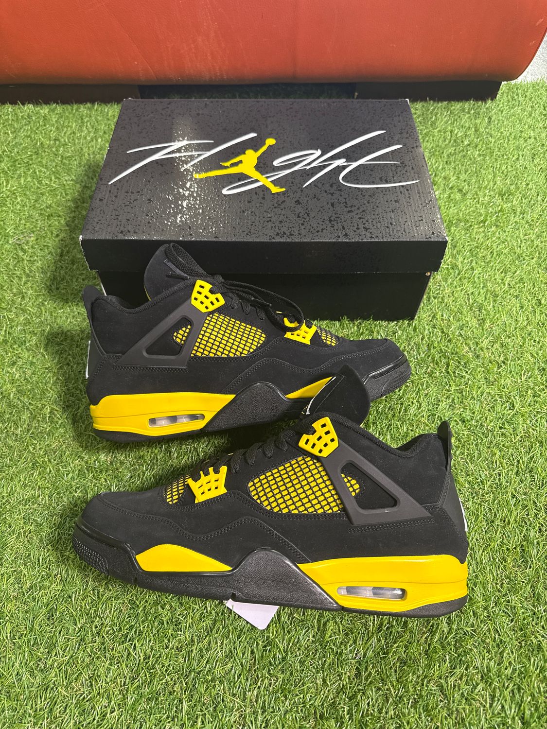 PREOWNED AIR JORDAN 4 &quot;YELLOW THUNDER&quot; SIZE 13