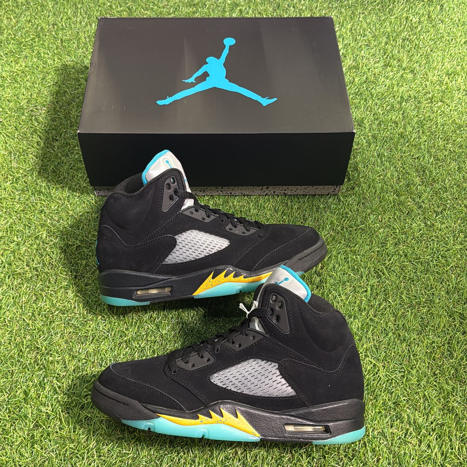 PREOWNED JORDAN 5 &quot; AQUA &quot; SIZE 8.5