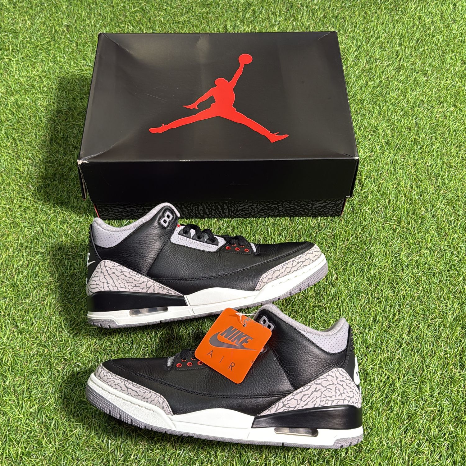 PREOWNED JORDAN 3 &quot; BLACK CEMENT &quot; SIZE 11