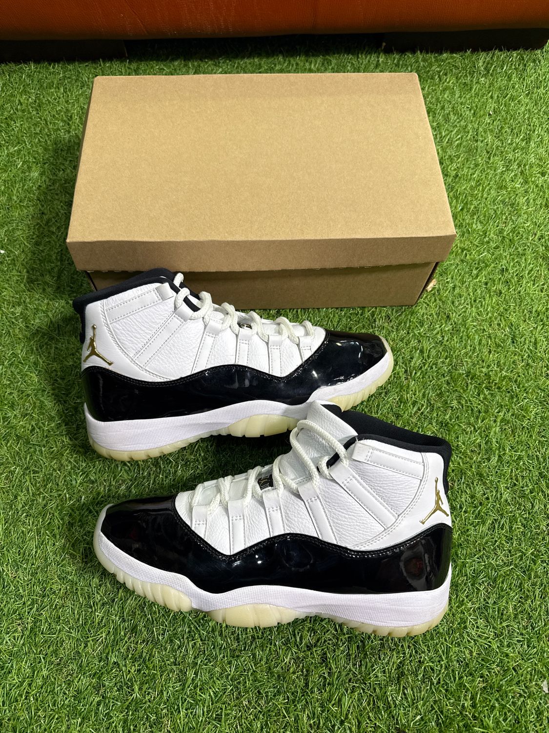 PREOWNED JORDAN 11 &quot; DMP &quot; SIZE 9