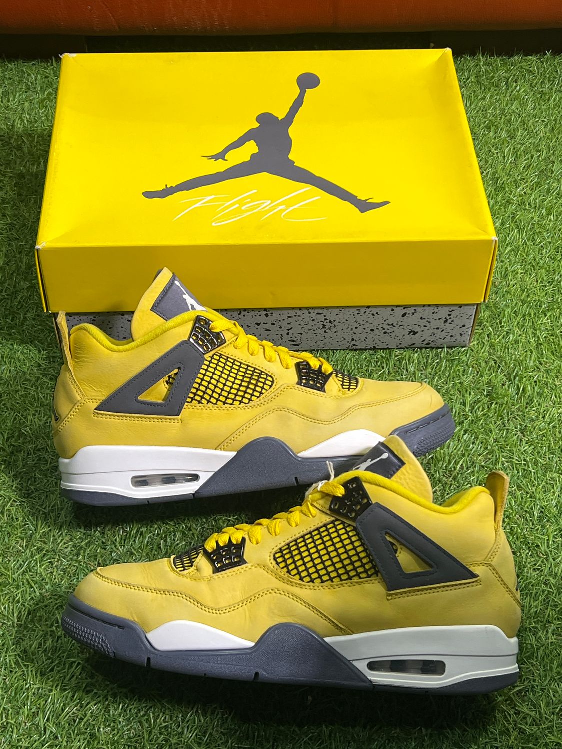 PREOWNED AIR JORDAN 4 "LIGHTING" SIZE 10.5