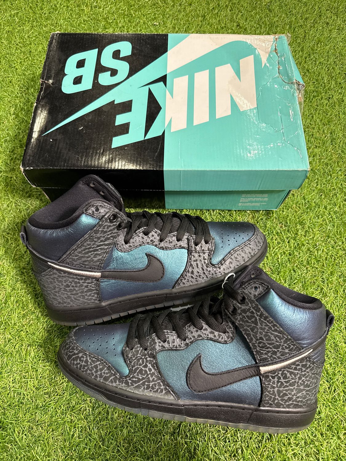 PREOWNED NIKE SB DUNK HIGH &quot;BLACK SHEEP HORNET&quot; SIZE 9.5