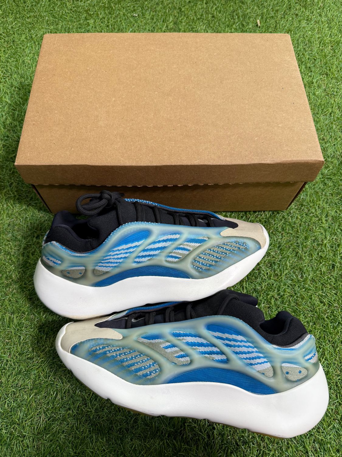 PREOWNED ADIDAS YEEZY 700 V3 "AZARETH" SIZE 9.5