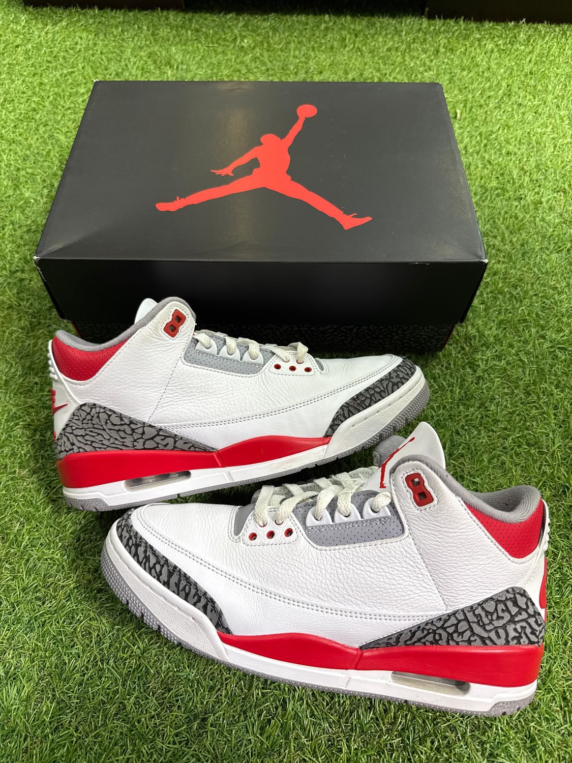 PRE OWNED JORDAN 3 &#39;FIRE RED&#39; SZ:9.5