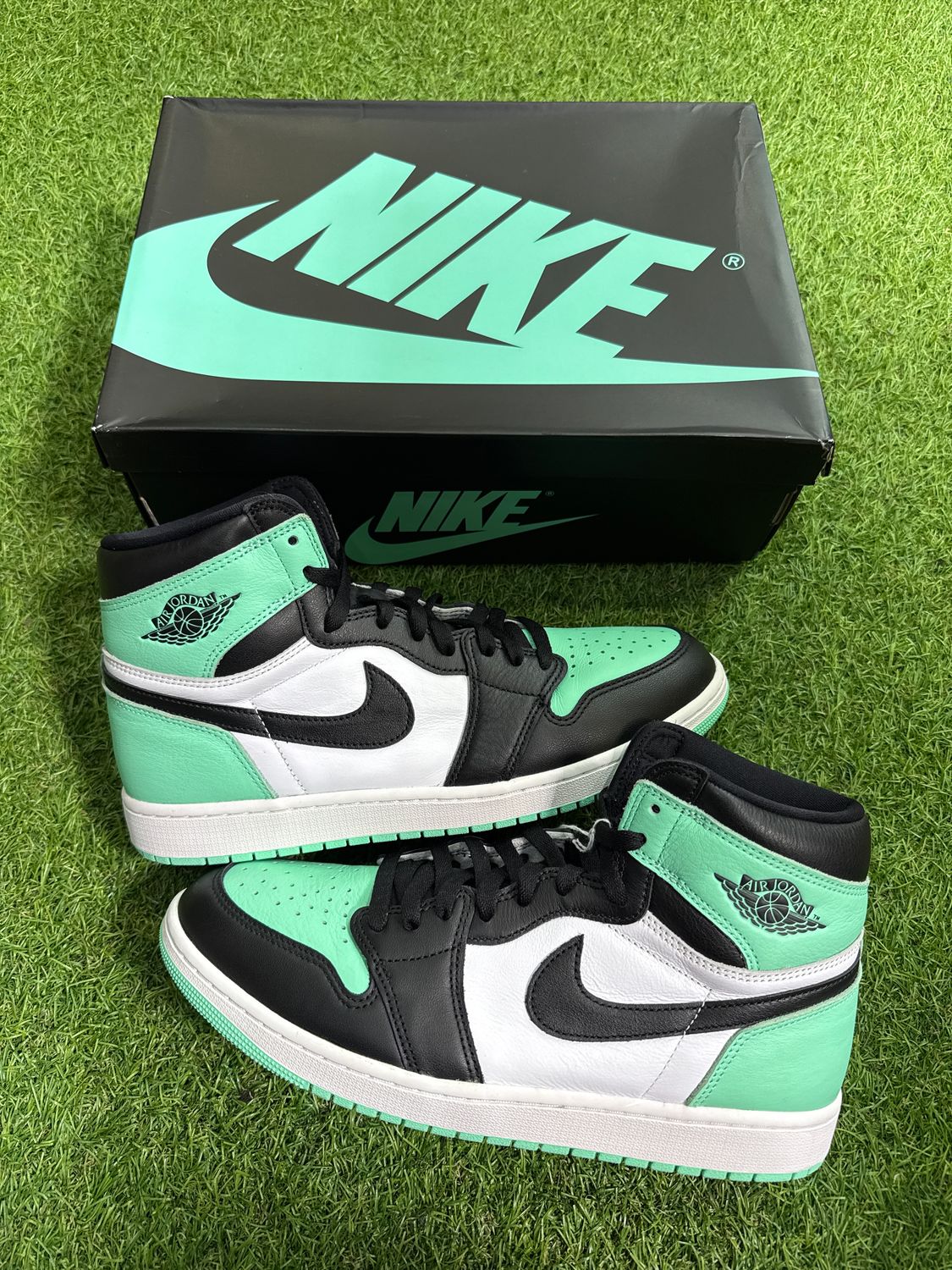 PREOWNED AIR JORDAN 1 &quot;GREEN GLOW&quot; SIZE 12