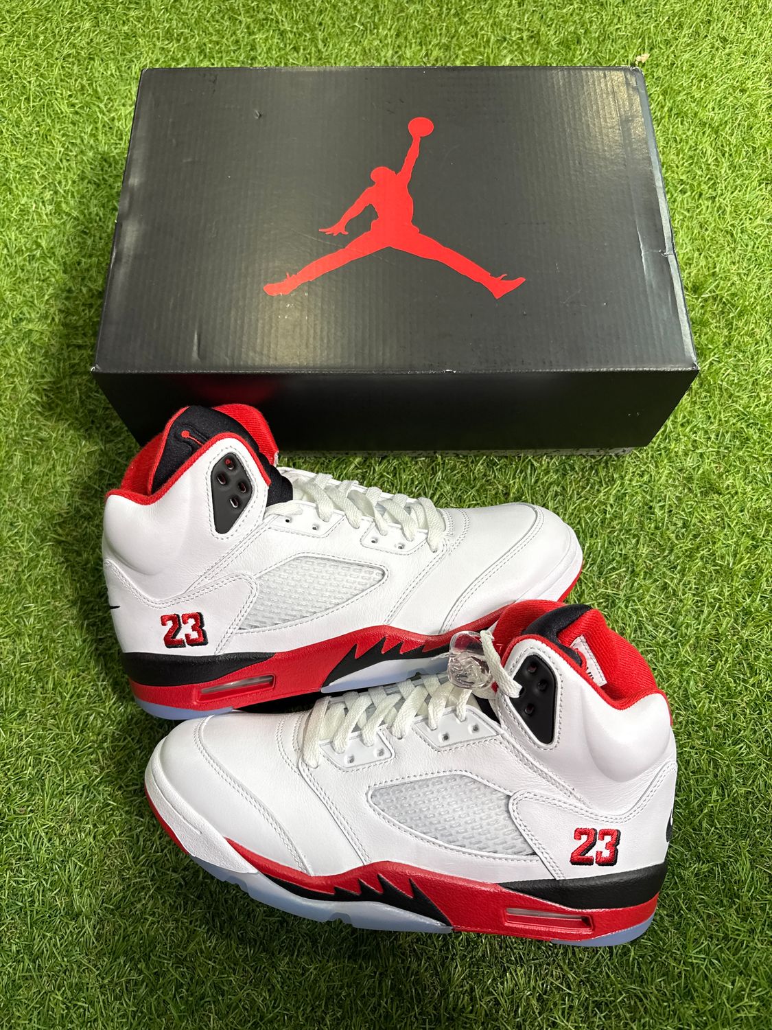 BRAND NEW JORDAN 5 'FIRE RED' SZ:8