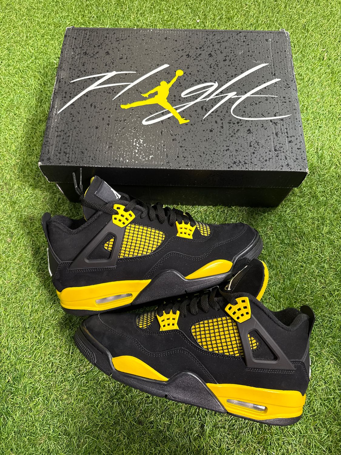 PREOWNED AIR JORDAN 4 &quot;THUNDER&quot; SIZE 10.5