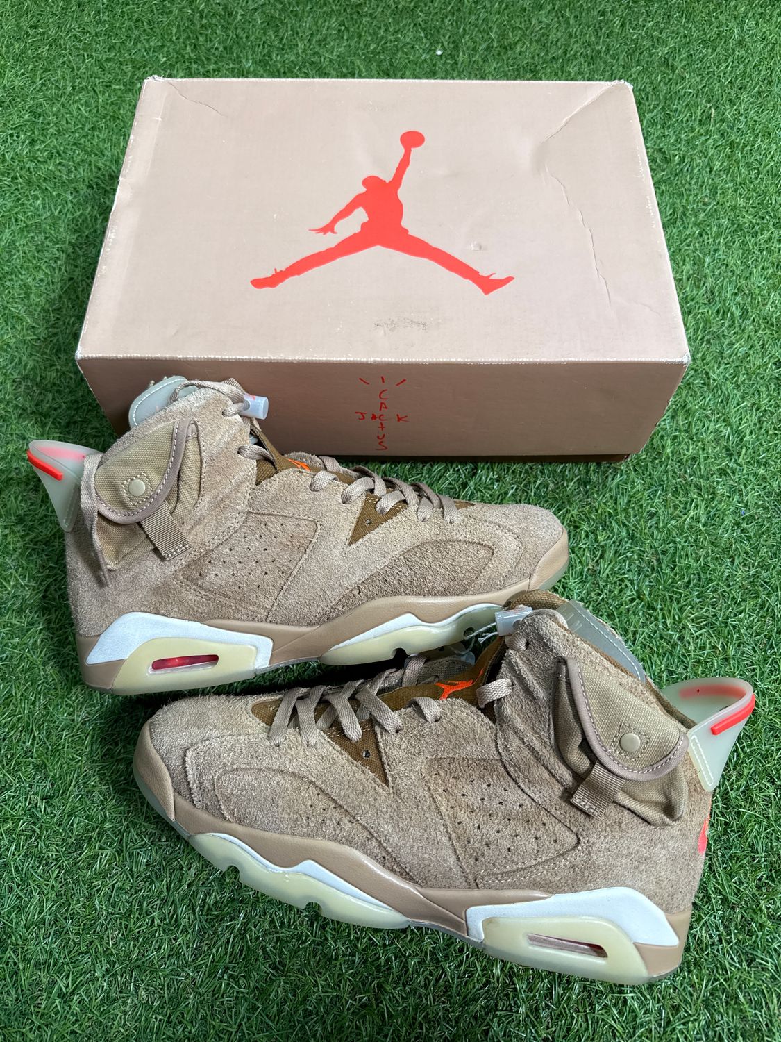 PREOWNED AIR JORDAN 6 "TRAVIS SCOTT BRITISH KHAKI" SIZE 10