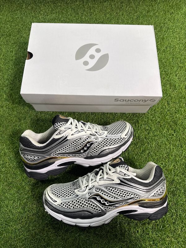 PREOWNED SAUCONY " SLIVER/GOLD " SIZE 9.5