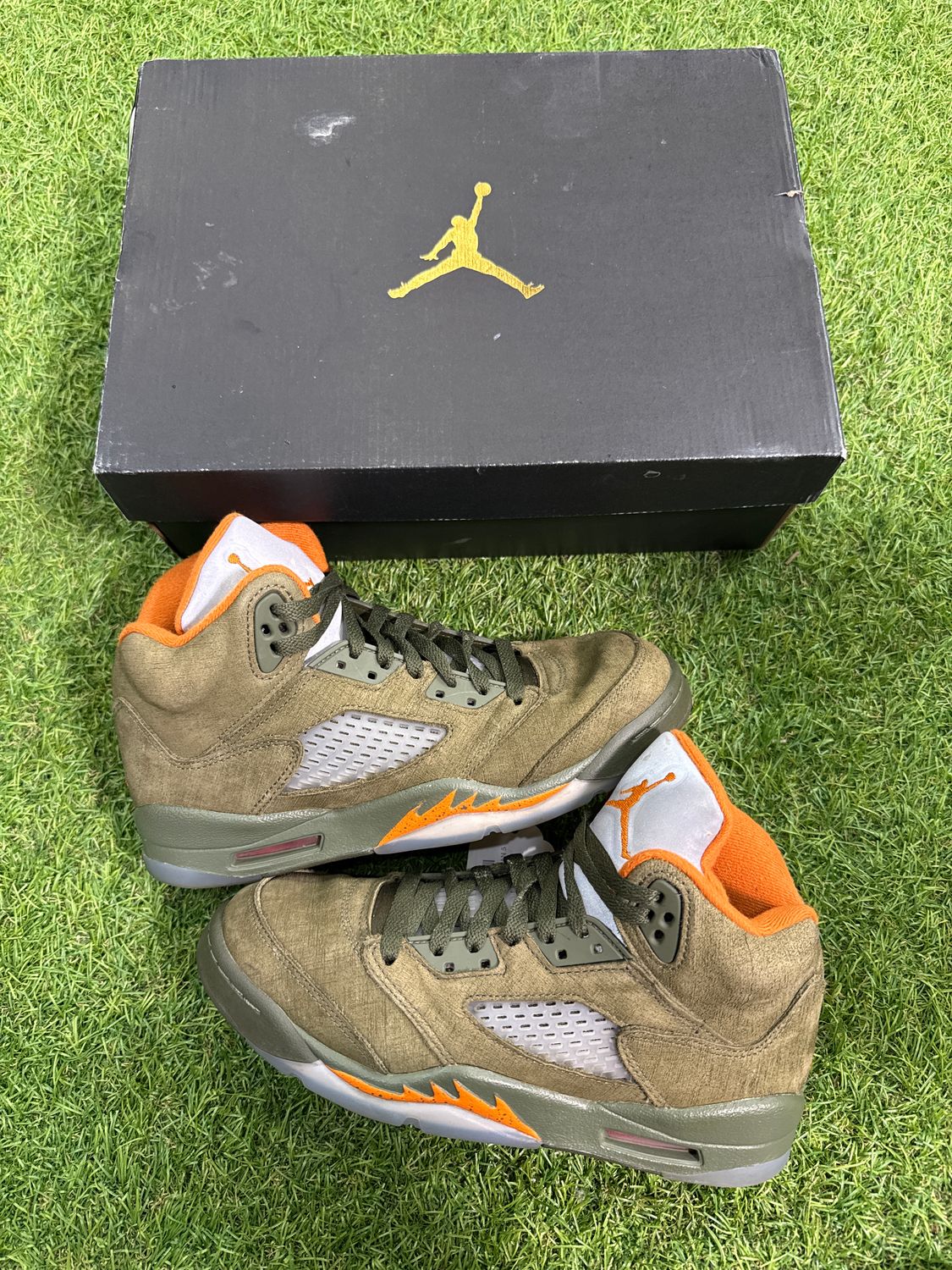 PREOWNED GS AIR JORDAN 5 &quot;OLIVE&quot; SIZE 6Y