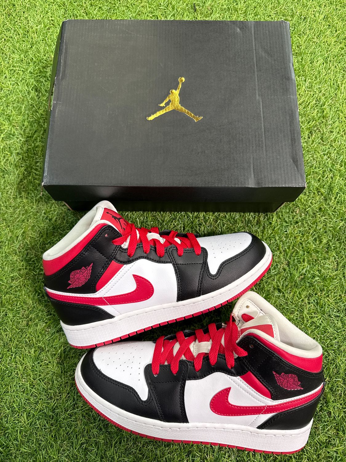 BRAND NEW GS AIR JORDAN 1 &quot;WILD BERRY&quot; SIZE 5Y