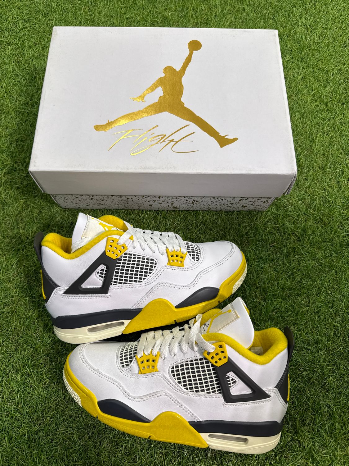 BRAND NEW AIR JORDAN 4 &quot;SULFUR&quot; SIZE 5.5Y