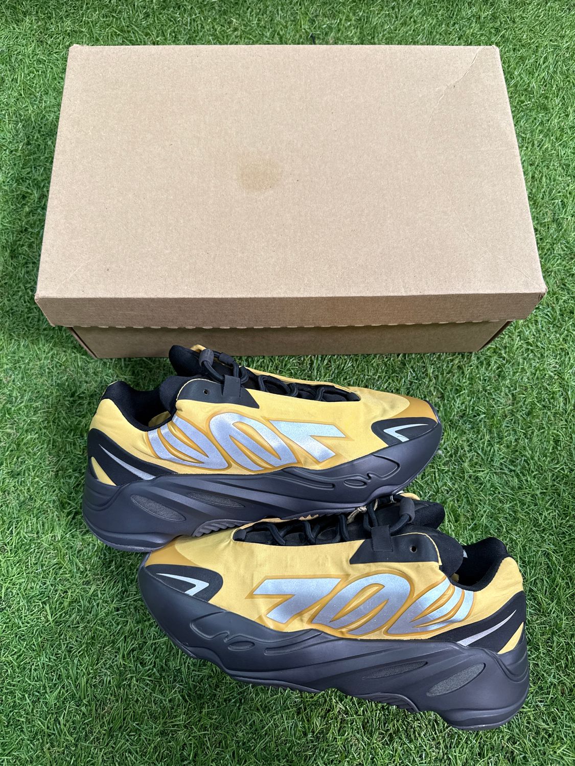 BRAND NEW ADIDAS YEEZY 700 &quot;HONEY FLUX&quot; SIZE 7.5
