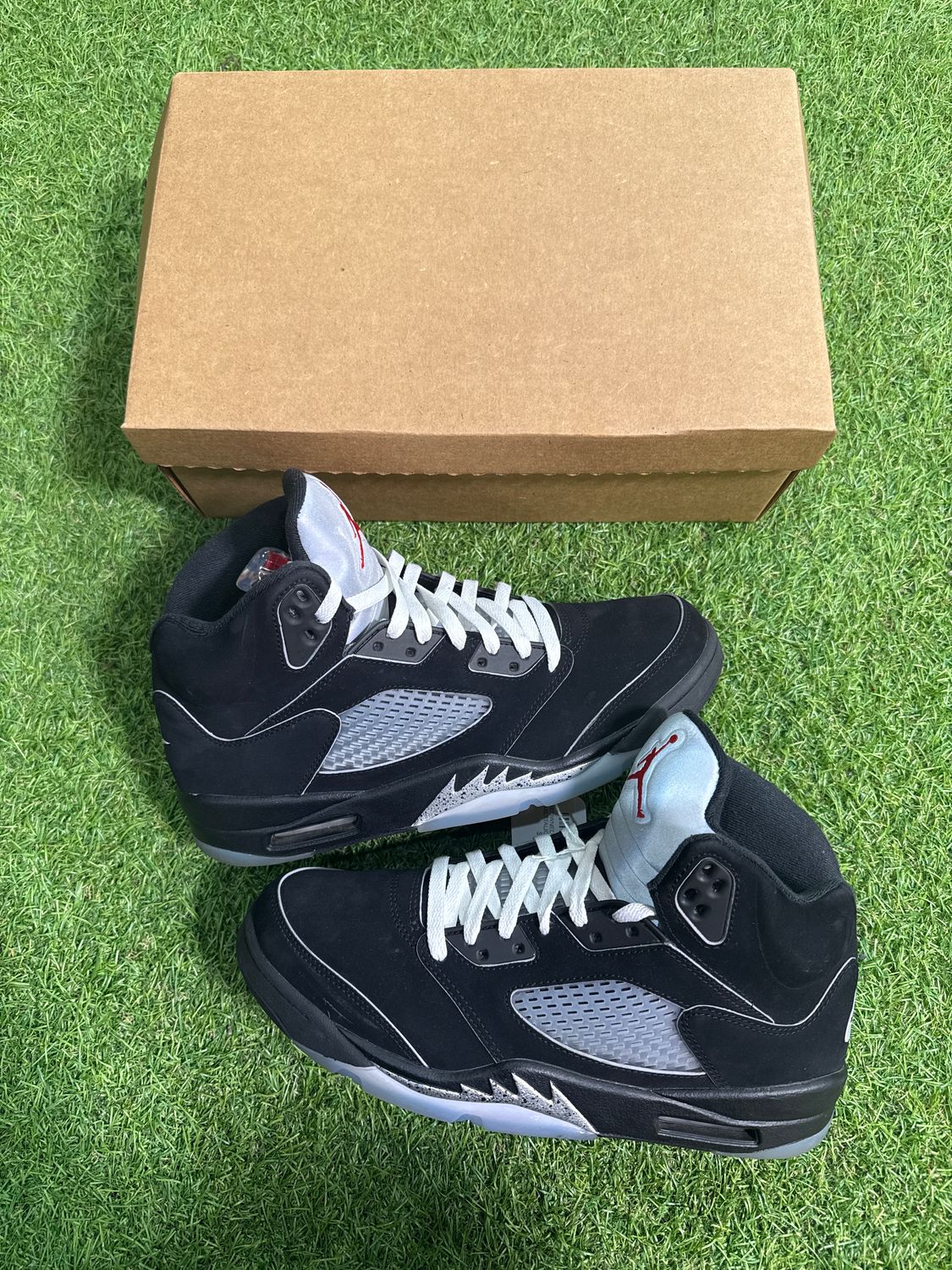 PREOWNED JORDAN 5 " BLACK METTALIC " SIZE 10.5