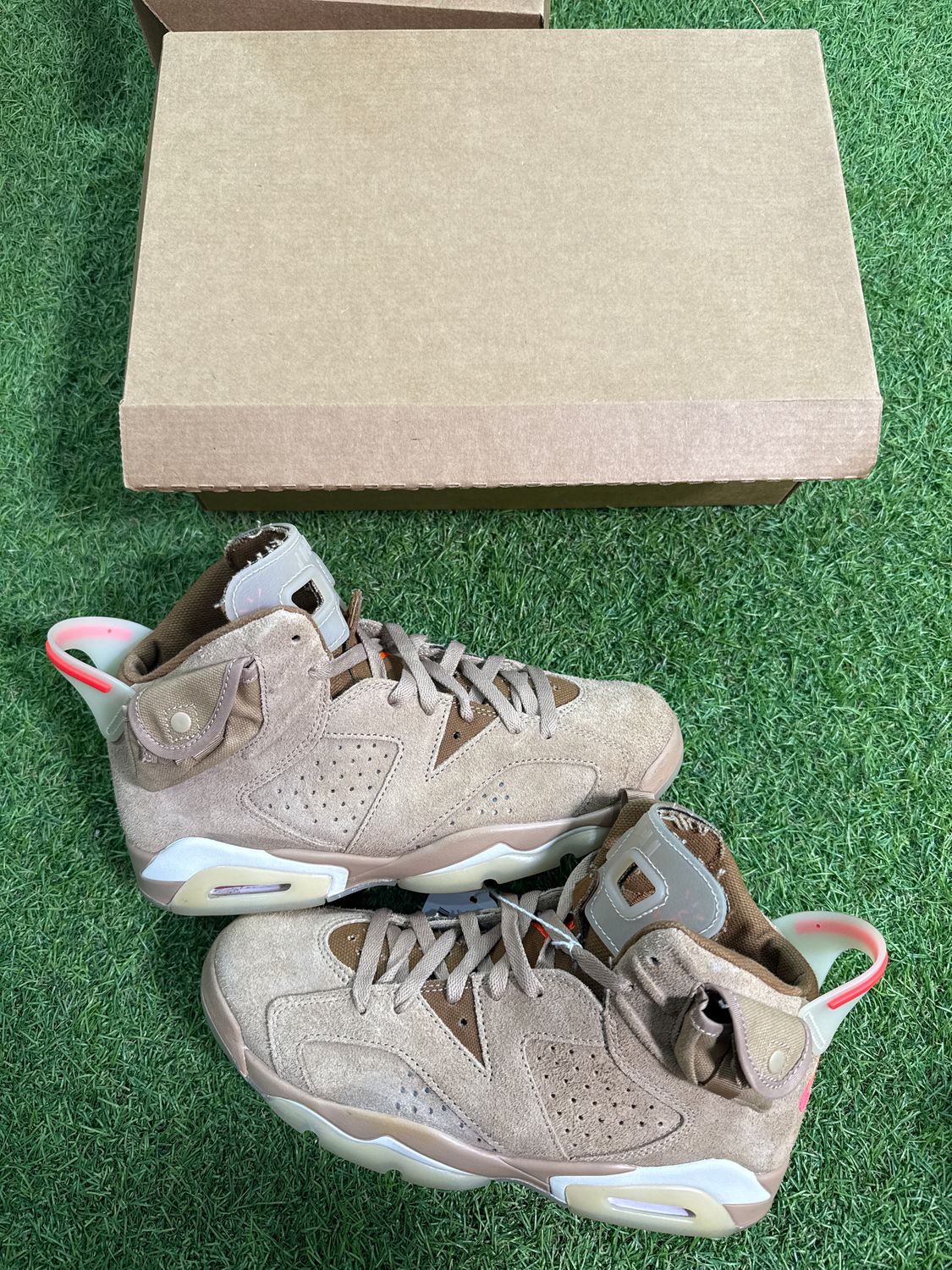 PREOWNED AIR JORDAN 6 TRAVIS SCOTT "BRITISH KHAKI" SIZE 8