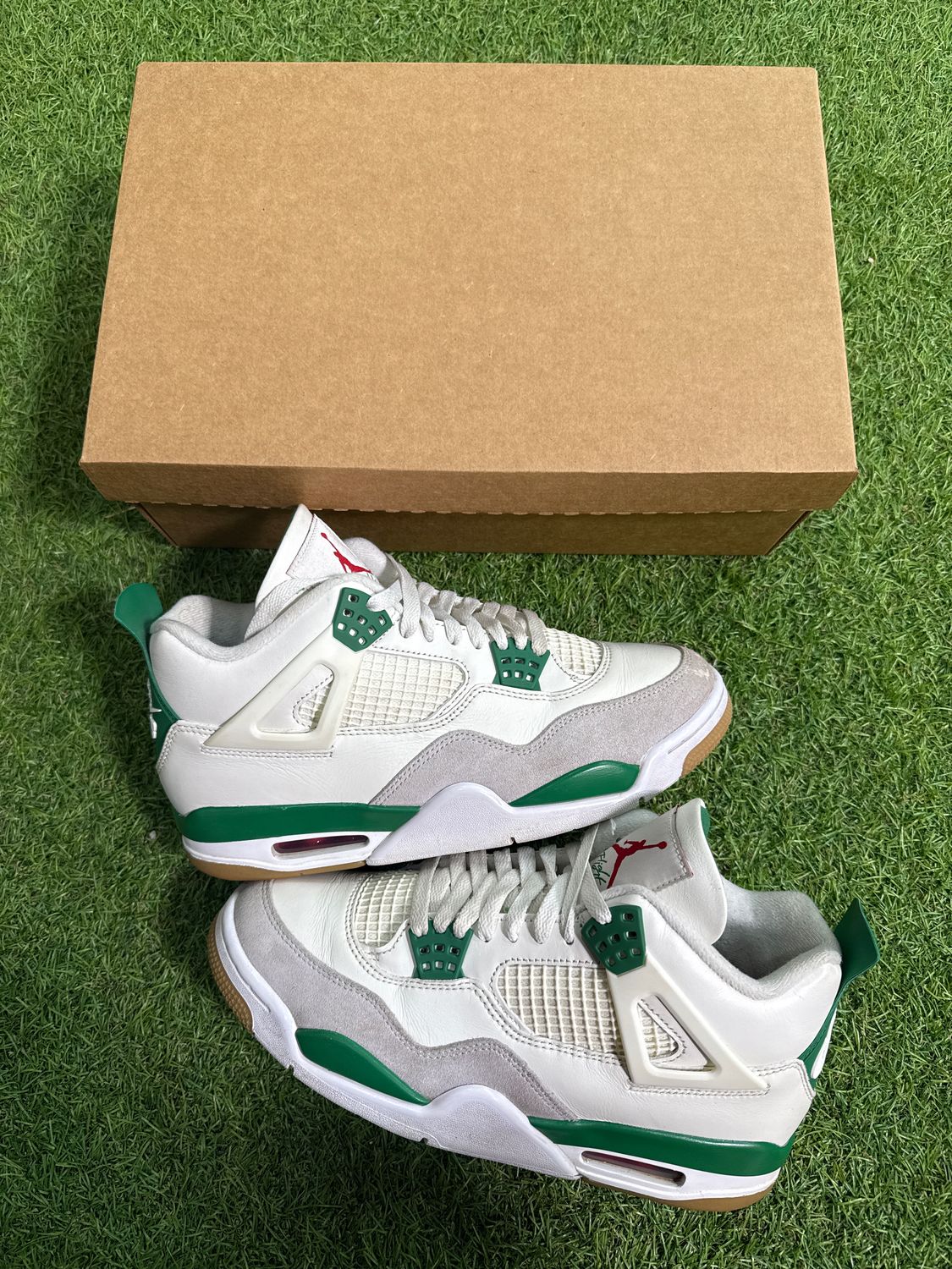PREOWNED AIR JORDAN 4 "PINE GREEN" SIZE 8.5