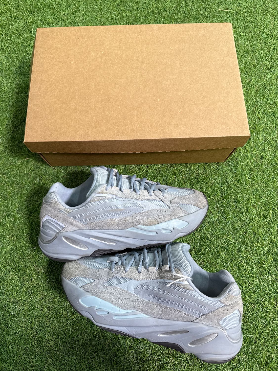 PREOWNED YEEZY 700 BLUE SIZE 8