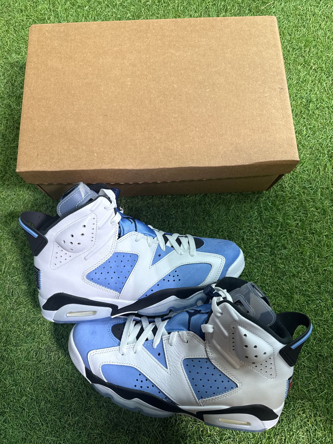 BRAND NEW AIR JORDAN 6 "UNIVERSITY BLUE" SIZE 8.5