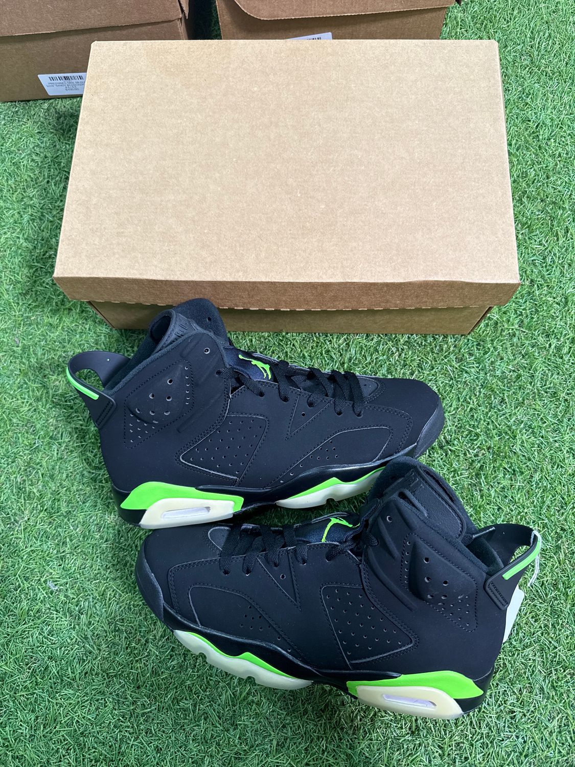 PREOWNED AIR JORDAN 6 "ELETRIC GREEN" SIZE 8.5