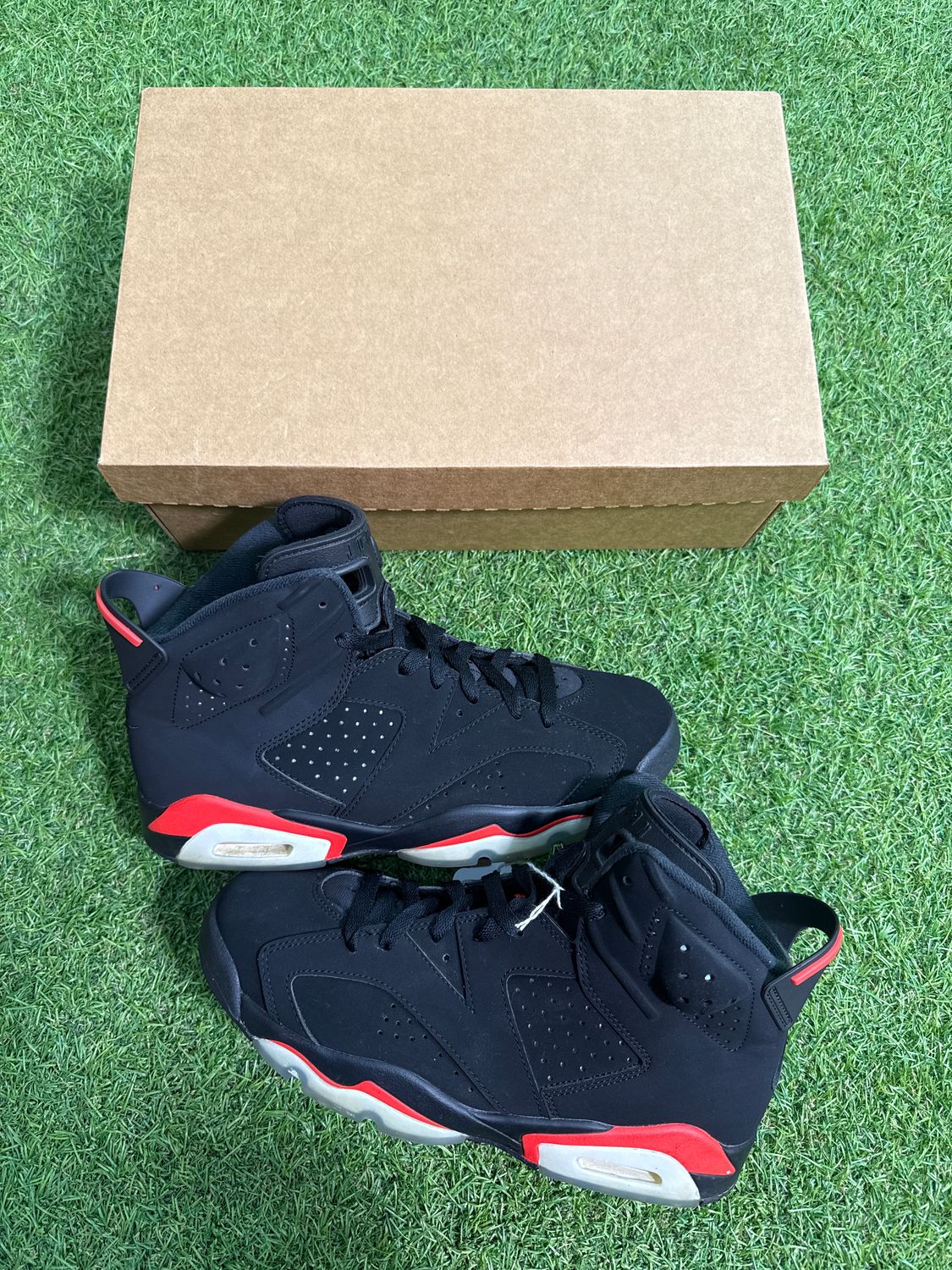 PREOWNED AIR JORDAN 6 "INFRARED" SIZE 8.5