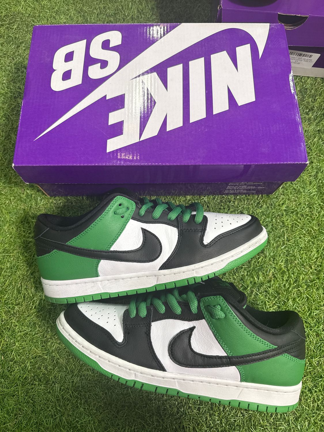 PREOWNED NIKE SB DUNK LOW "CLASSIC GREEN" SIZE 8.5