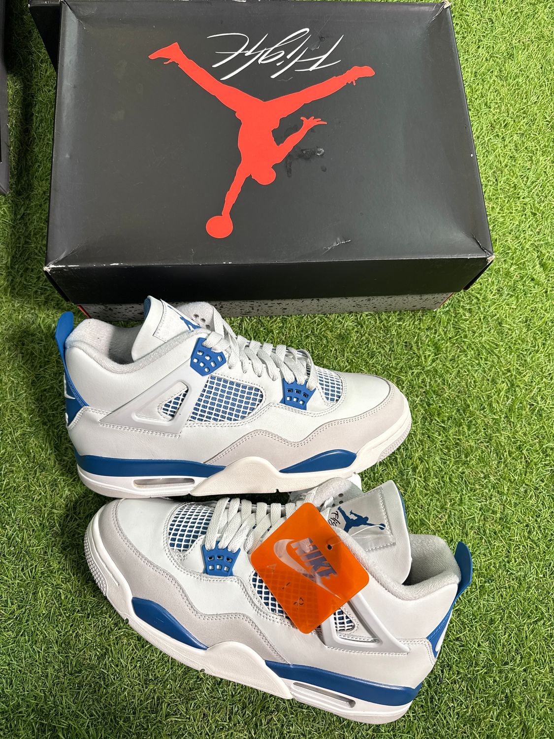 PREOWNED JORDAN 4 " MILITARY  BLUE " SIZE 10