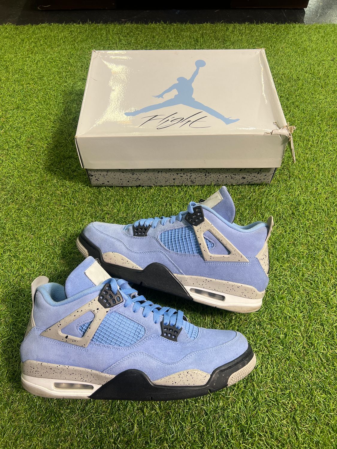 PREOWNED JORDAN 4 " UNIV BLUE " SIZE 12