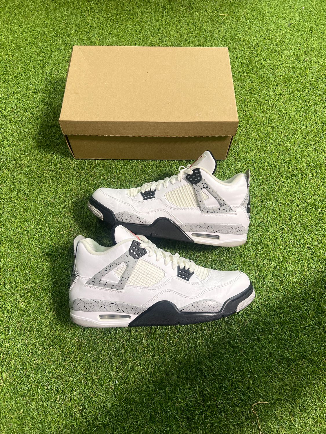 PREOWNED JORDAN 4 "WHITE CEMENT" SIZE 12