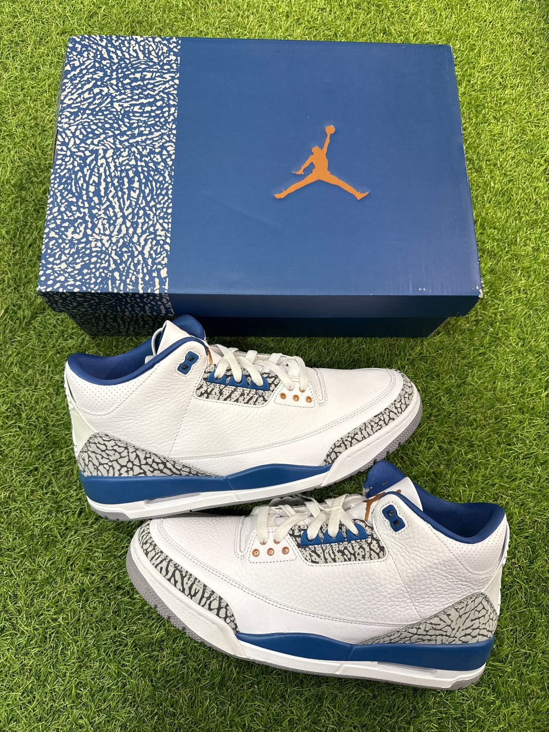 BRAND NEW AIR JORDAN 3 "WIZARD" SIZE 11
