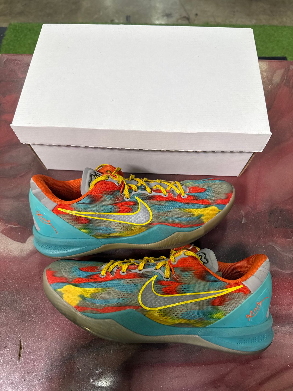 PREOWNED NIKE KOBE 8 "VENICE BEACH 2013" SIZE 9.5