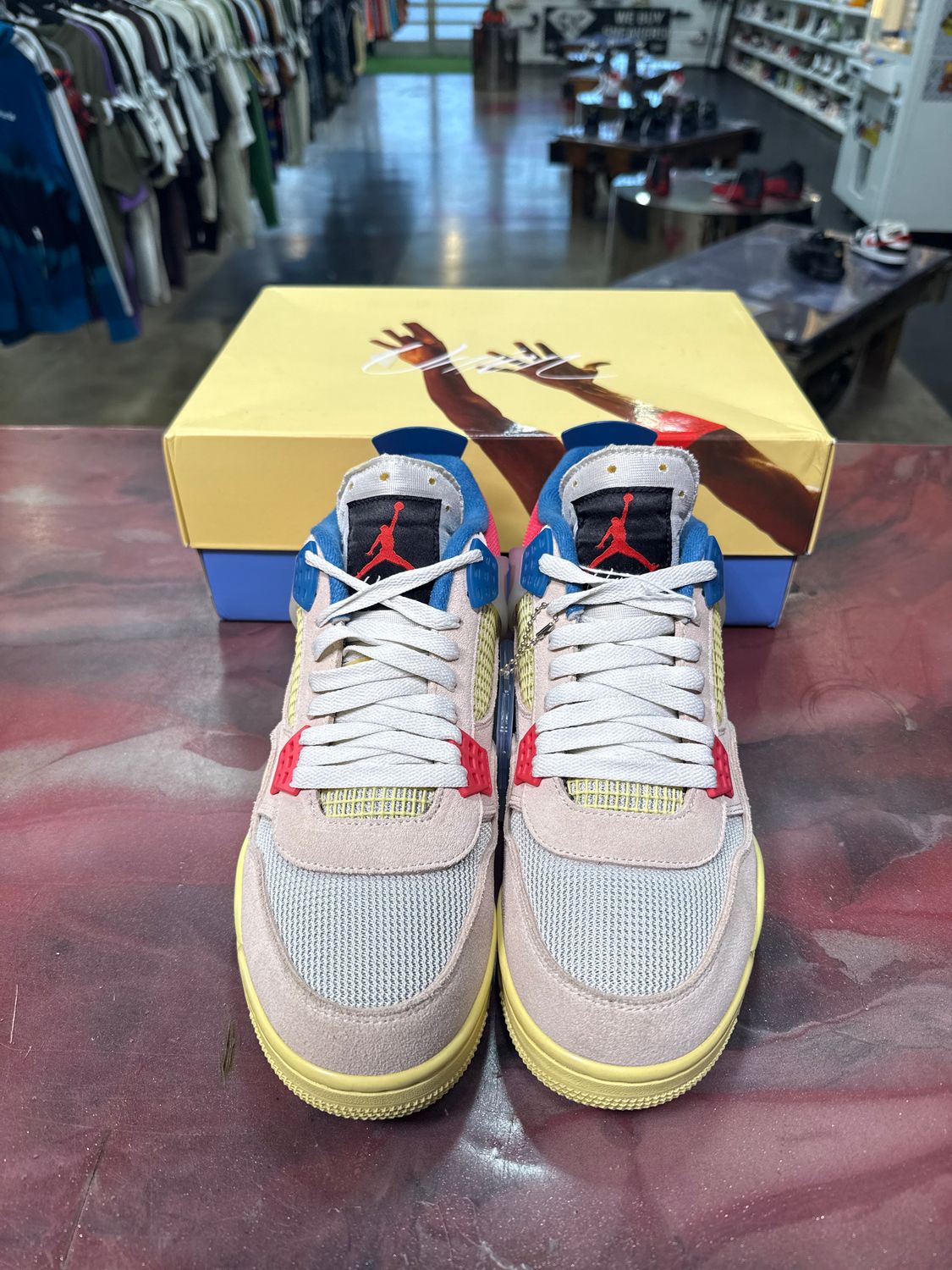 PREOWNED JORDAN 4 UNION " GUAVA ICE" SIZE 10.5